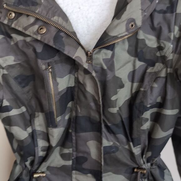 Love Tree Sherpa Drawstring Camouflage- Removable Fur-Trimmed Women's Jacket - Picture 5 of 13